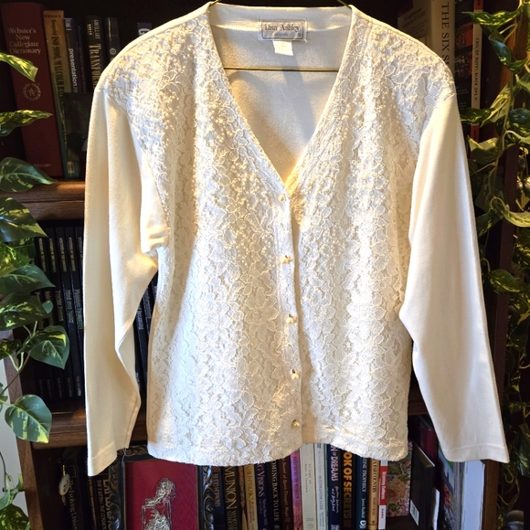 White Pearl & Lace Lisa Ashley Long Sleeve Blouse Size Medium - Picture 10 of 16